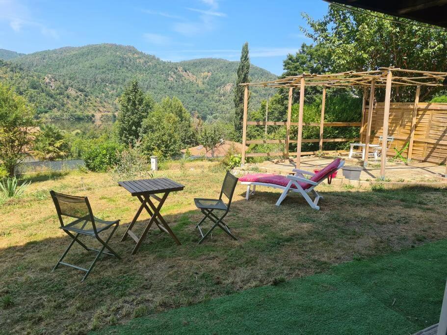 Le Chalet Des Amis Apartman Aurec-Sur-Loire Kültér fotó